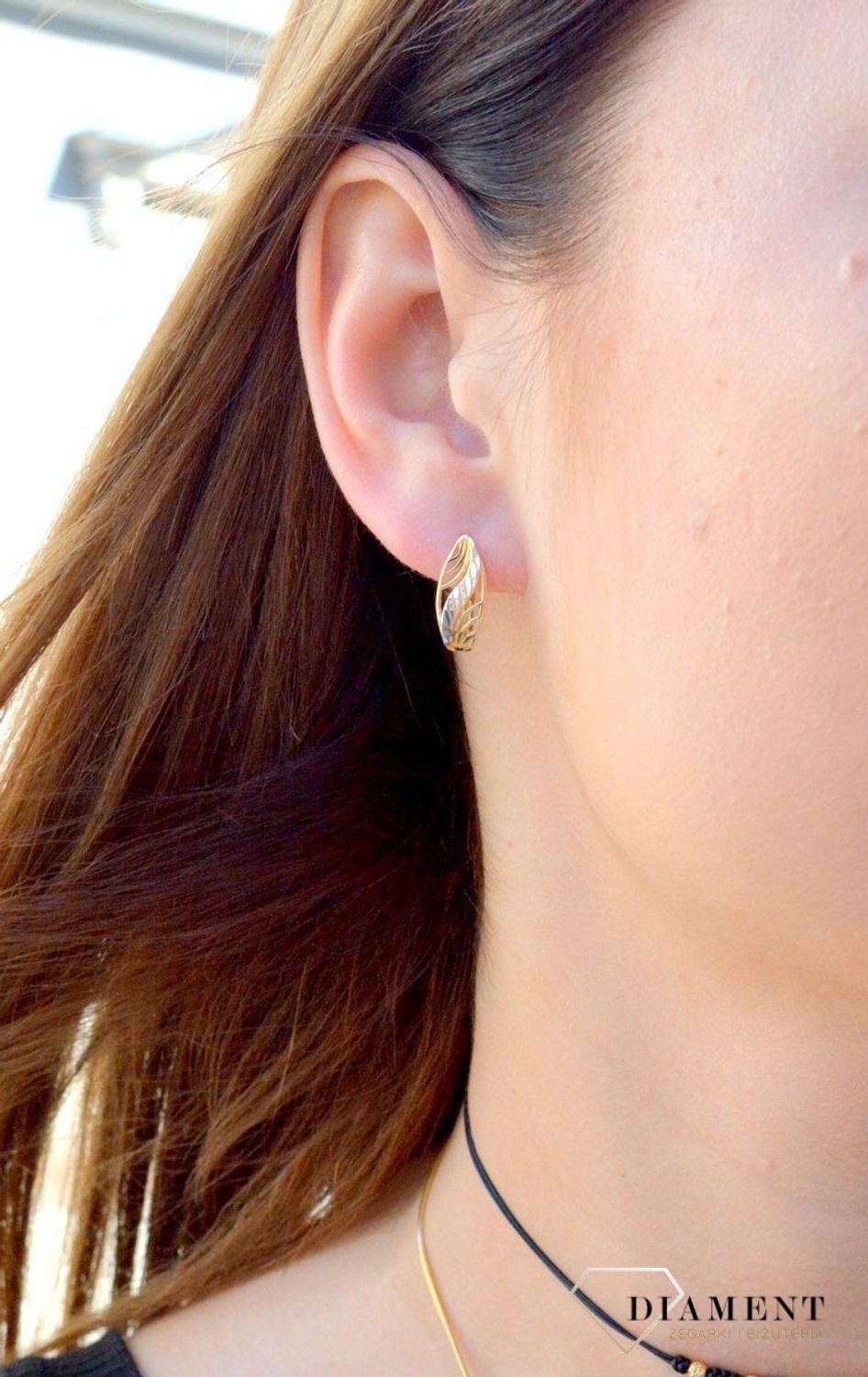 Kolczyki złote 333 listki z białym złotem KL 6168 333. Kolczyki złote z dodatkiem białego złota. Złote kolczyki damskie. Kolczyki próby 333. Kolczyki złote klasyczne. Kolczyki idealne na prezent. Kolczyki dla ukochanej..jpg